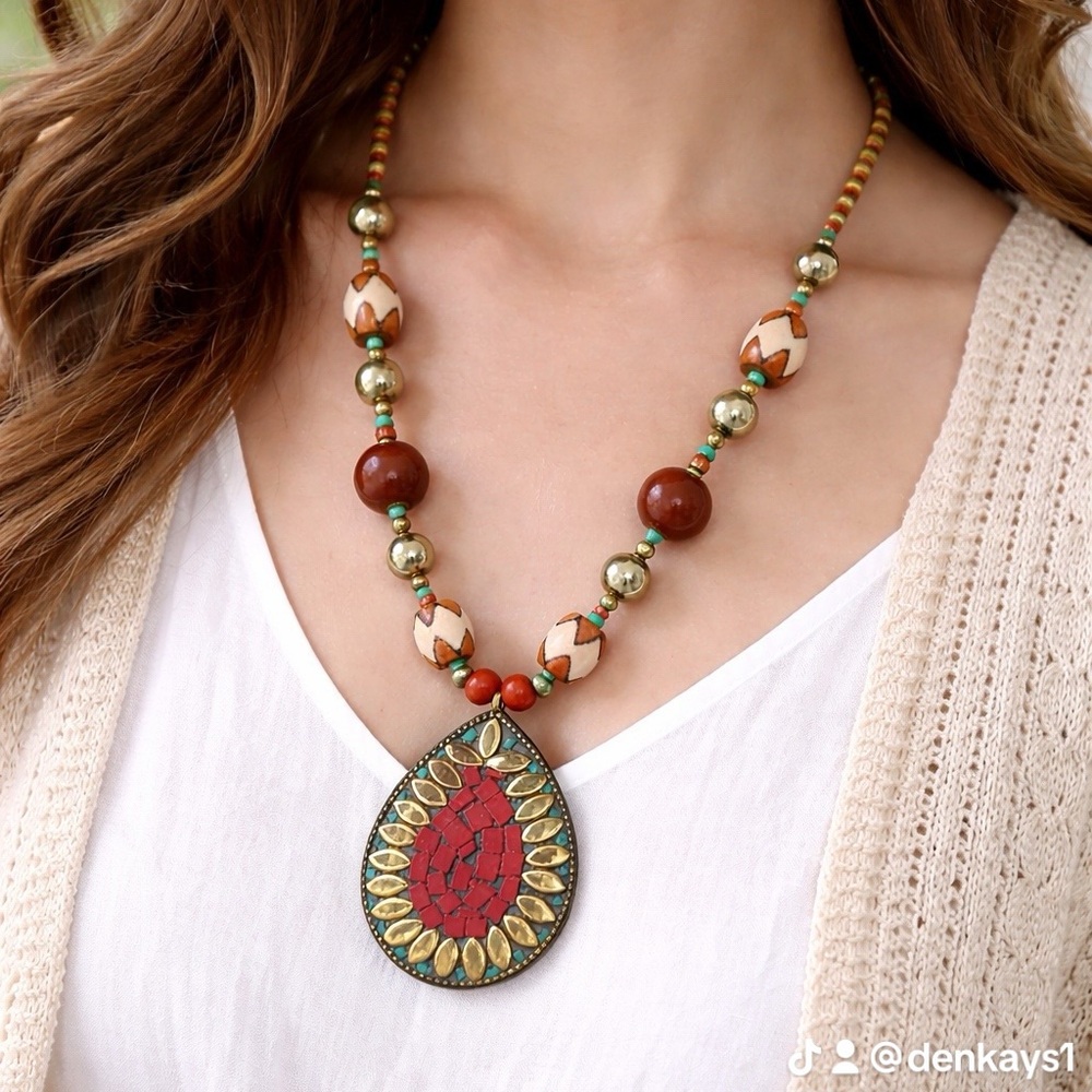 Elegant Red and Gold Pendant Necklace